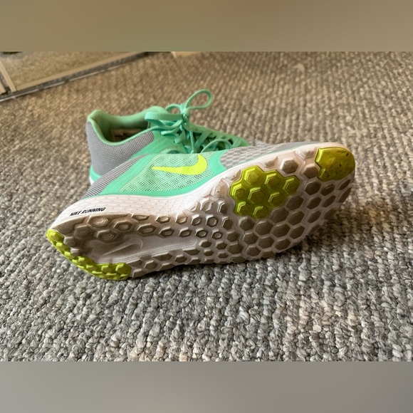 Nike running shoes size 7 US - Picture 2 of 3